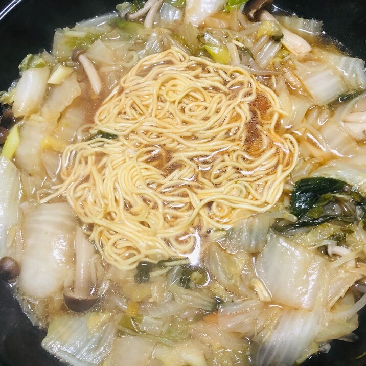 袋麺2つで 簡単ラーメン鍋 レシピ 作り方 By すずさん 楽天レシピ 袋麺2つで 簡単ラーメン鍋 レシピ 作り方 By すずさん 楽天レシピ